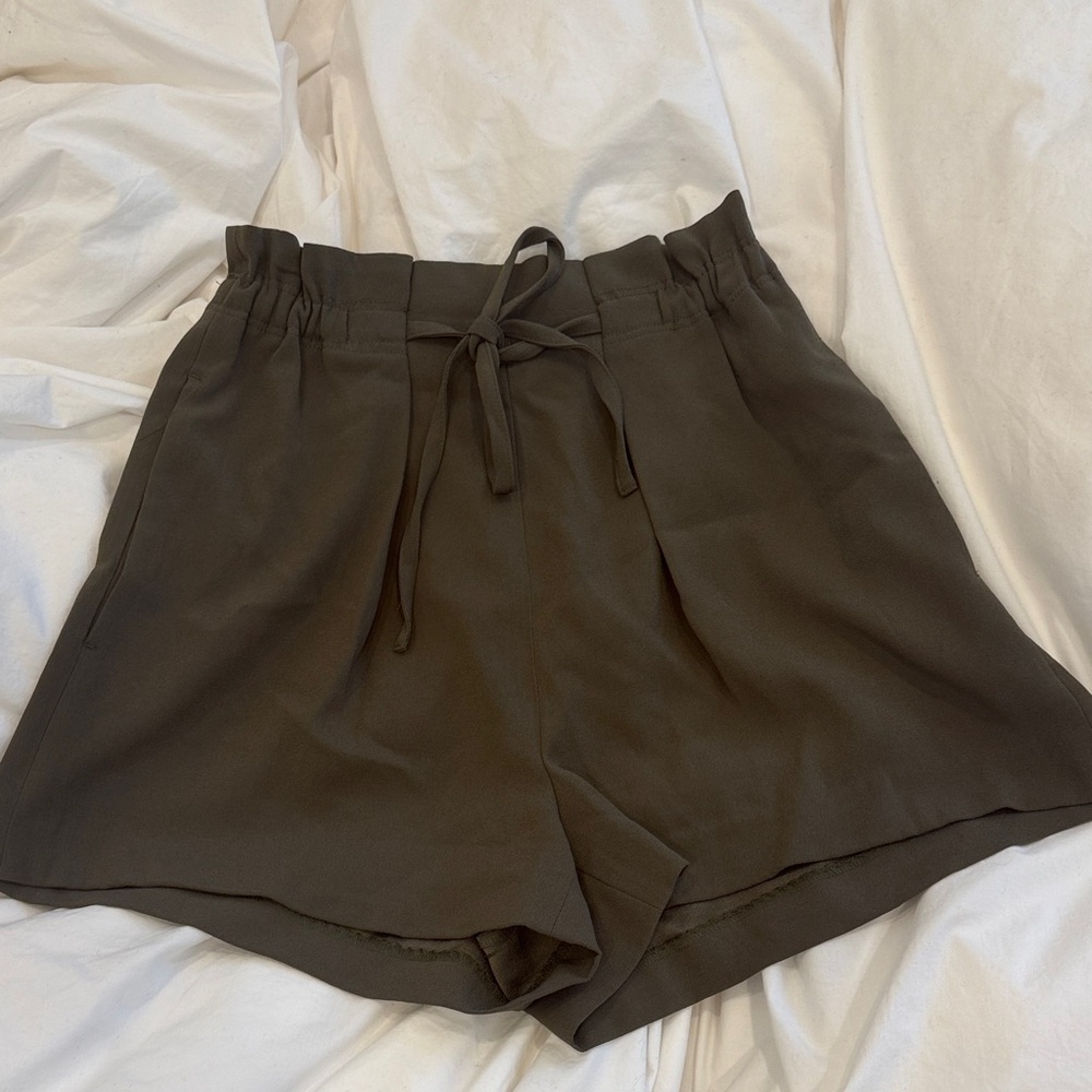 Aritzia babaton shorts size small olive green